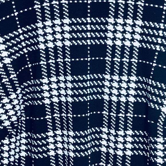 Violet B Houndstooth 3/4 Bell Sleeve Dress 1X - Picture 3 of 7